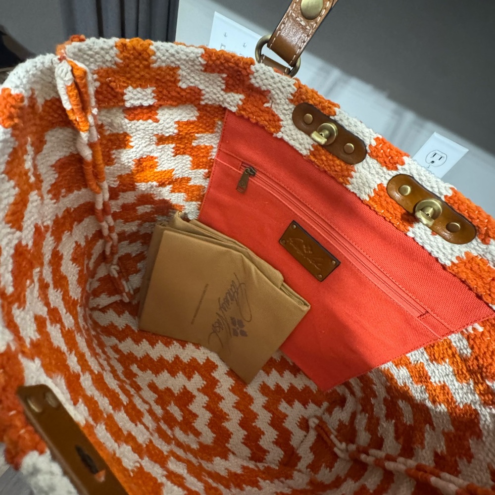 Patricia Nash Orange and Cream Patterned large purse - Picture 4 of 4